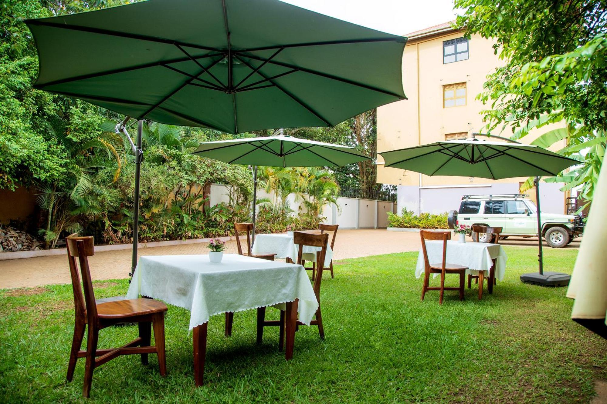 Blue Berries Hotel Entebbe Ngoại thất bức ảnh