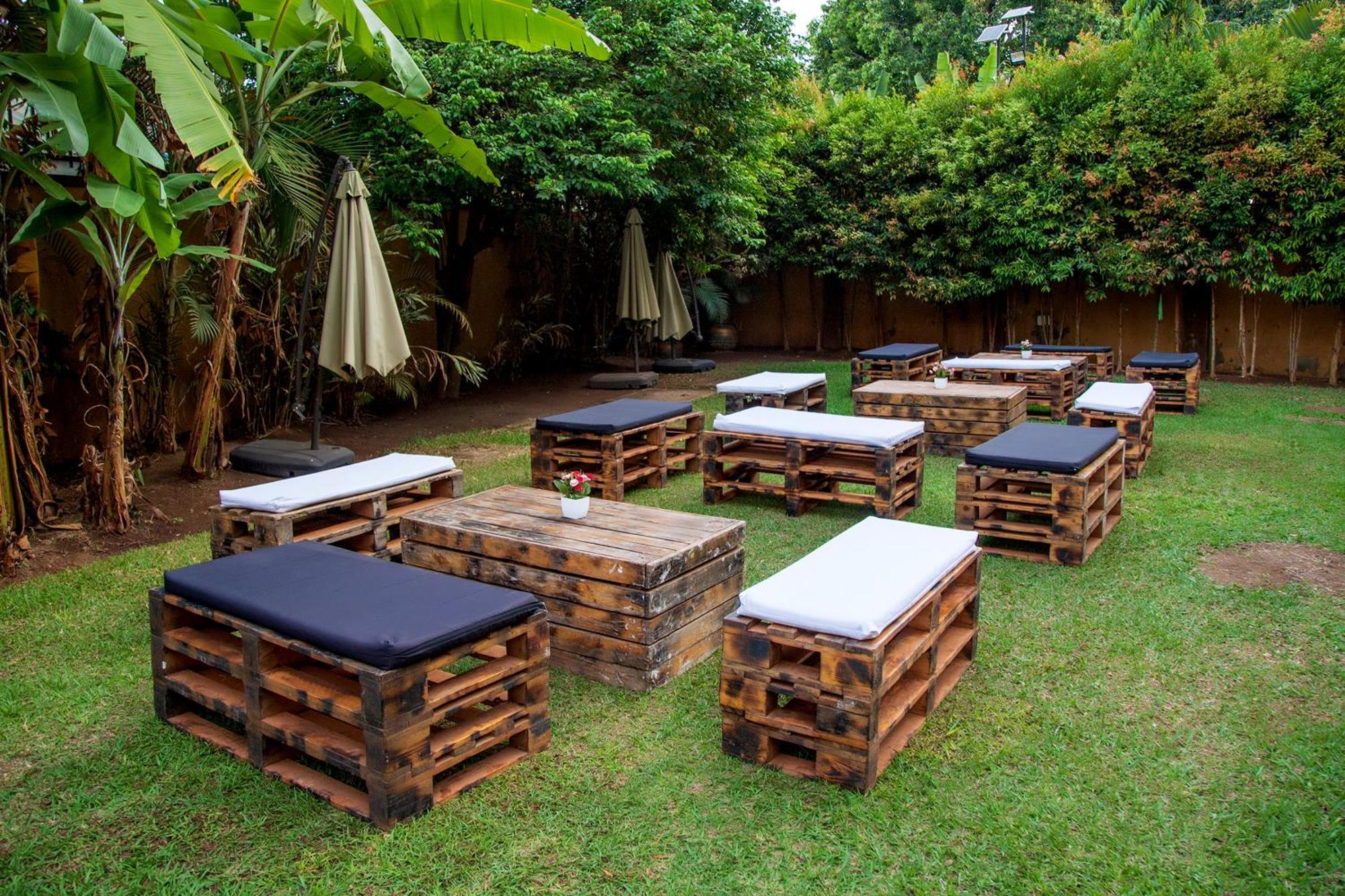 Blue Berries Hotel Entebbe Ngoại thất bức ảnh