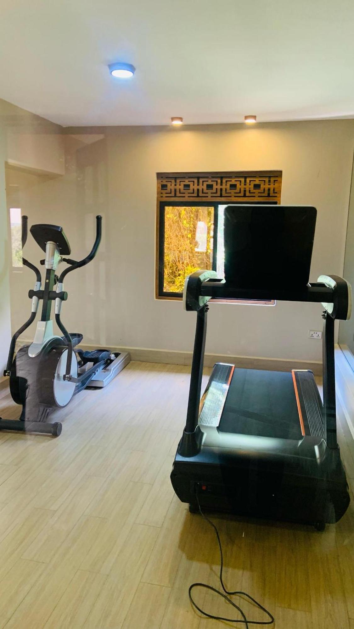 Blue Berries Hotel Entebbe Ngoại thất bức ảnh